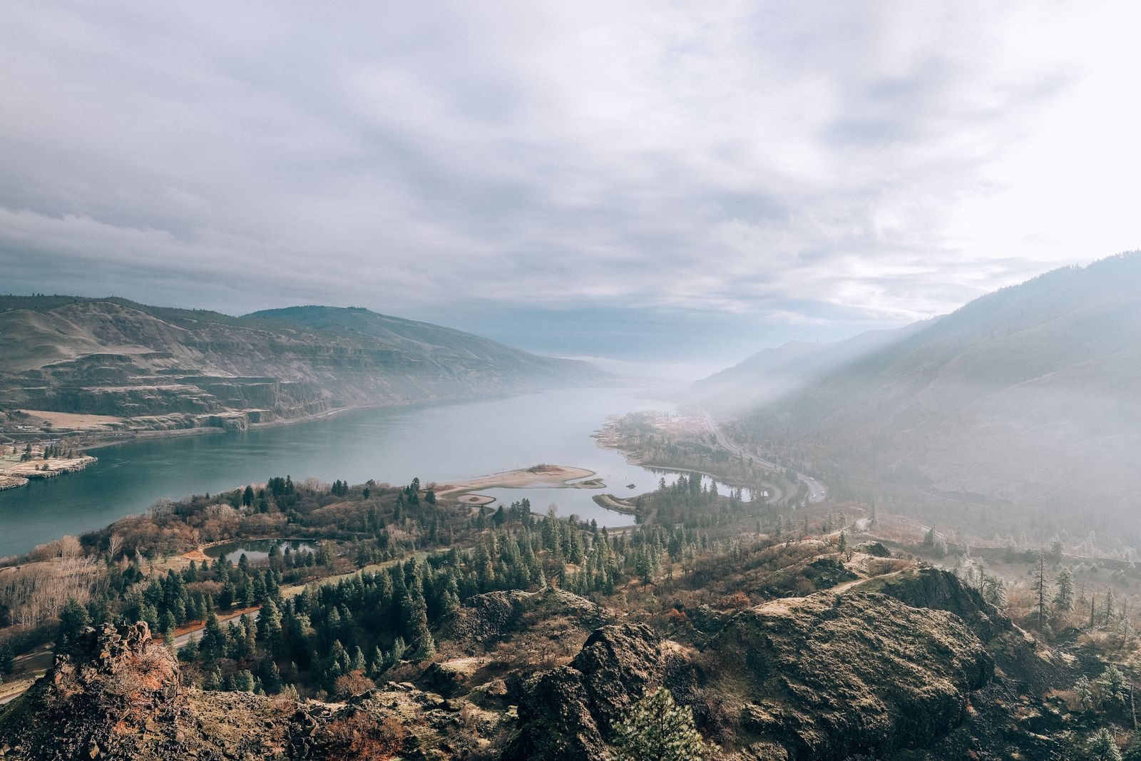 Misty Columbia River Gorge near Mosier, Oregon, the changeable weather this Columbia River cruising guide helps you pack for